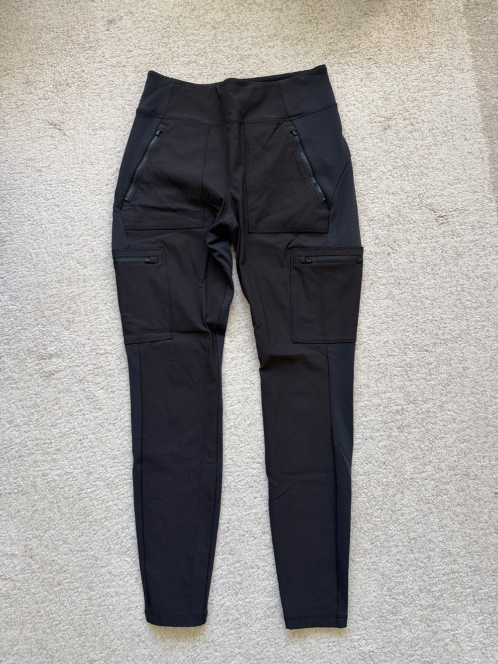Athleta Headlands Hybrid Cargo Tights, size 6, EUC.